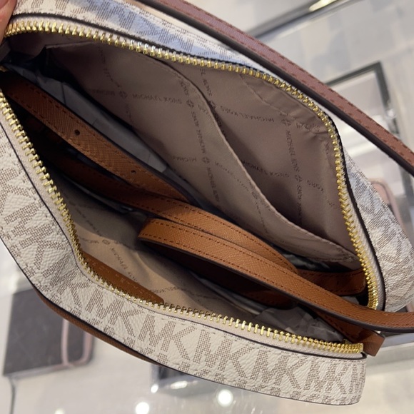 Michael Kors Jet Set Item Large East West Zip Chain MK Signature Crossbody Bag - Picture 13 of 16